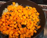 Foto del paso 3 de la receta: Calabaza frita con cebolla y huevo frito