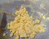 Foto langkah ke 1 dari resep Nasi goreng sosis telur.