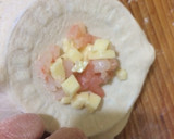 Foto del paso 5 de la receta: Empanadas camarón queso 🍤🧀