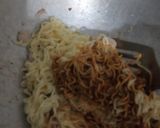 Foto langkah ke 4 dari resep Mie goreng sederhana.
