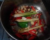 Foto langkah ke 2 dari resep Sayur tongkol tahu bumbu iris.