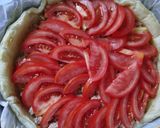 Une image de l'étape 3 de Tarte à la tomate au thon et à la moutarde.