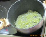 Brokkoli főzelék sajtos kolbászkákkal recept fázis 1 fotója