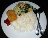 Foto langkah ke 2 dari resep Mie instan tumis sawi.