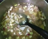 Foto langkah ke 3 dari resep Sop ayam daun jeruk.