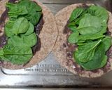 Foto del paso 1 de la receta: Burritos de frijoles con espinaca y queso