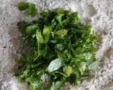 A picture of step 2 of Jowar methi thepla.