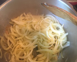 Foto del paso 1 de la receta: Pollo con cebolla al limón