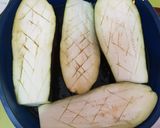 Foto del paso 1 de la receta: Berenjenas rellenas de salmón y mejillones