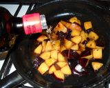 Foto del paso 4 de la receta: Postre tibio con ciruelas flambeadas