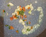 A picture of step 2 of Spaghetti Aglio Olio (with Tuna).