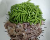 รูปขั้นตอนการทำที่ 1 ของ ปลาหมึกผัดพริกแกง สูตรครัวต่างแดน ง่ายๆ
