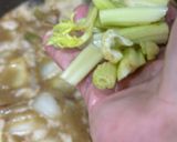 Gambar langkah 5 resipi Sup Masam Pedas Cendawan Tiram dan Tauhu Telur (Ala Thai).