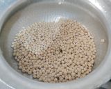 A picture of step 1 of Ragda Pattice.