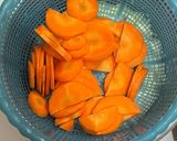 Foto langkah ke 1 dari resep Capcay Kol Wortel Sosis Kuah Kental.