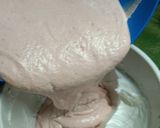 Foto langkah ke 6 dari resep Strawberry Chiffon Cake.