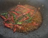 Foto langkah ke 2 dari resep Kentang asam pedas.