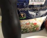 Foto del paso 1 de la receta: Pasta con atún y gambitas, one pot