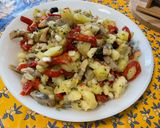 Une image de l'étape 16 de Salade tiède de poivrons rouges, pommes de terre, harengs et olives.