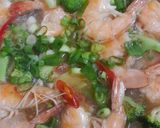 Foto langkah ke 4 dari resep Tumis Udang Brokoli Berkuah.