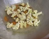 Foto langkah ke 3 dari resep Tumis sayur telur dan sosis.