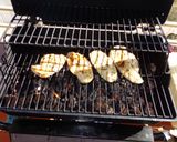 Foto del paso 3 de la receta: Pechuga de pollo a la parrilla con salsa marinara