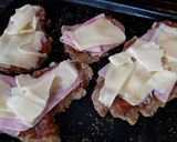 Foto del paso 4 de la receta: Milanesas a la Napolitana al horno con Ensalada!! 😍😍