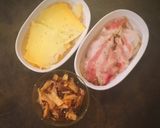 Foto del passaggio 1 della ricetta Panini alla curcuma con guanciale cardoncelli e pecorino