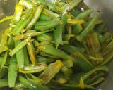 મરચા નું અથાણું (Marcha Athanu Recipe In Gujarati) રેસીપી સ્ટેપ2ફોટો