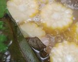 Foto langkah ke 3 dari resep Sayur Bening Katuk dan Jagung.