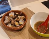 Foto del paso 5 de la receta: Almejas al Vapor con Vinagreta Templada de Chalota al Jerez y Cilantro