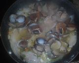 Foto del paso 3 de la receta: Acedías en salsa con almejas del pacifico