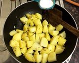 A picture of step 3 of Dahi ke Aloo.