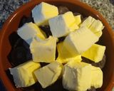 Foto del paso 2 de la receta: Brownie con dulce de leche, crema y frutillas