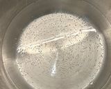 Foto del paso 2 de la receta: Puerros asados con vinagreta de frutos secos