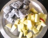 A picture of step 1 of Dragon Fruit Juice.