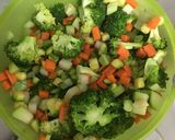 Foto del paso 3 de la receta: Fusili con ensalada de verduras y pollo