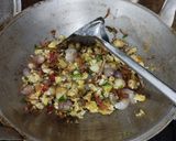 Foto langkah ke 4 dari resep Oseng Bawang Telur.