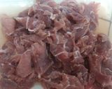 Foto langkah ke 1 dari resep Cah Brokoli Wortel Daging.