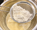 Foto del paso 4 de la receta: Pastel de requesón y pasas “sin gluten “