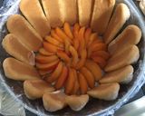 Une image de l'étape 7 de Charlotte aux abricots, orange et manzana.