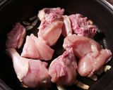 Foto del paso 4 de la receta: Pollo en salsa con patatas guisadas