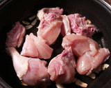 Foto del paso 4 de la receta: Pollo en salsa con patatas guisadas