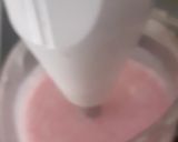 A picture of step 3 of Strawberry lassi.
