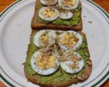 Foto del paso 2 de la receta: Avocado toast con huevo duro