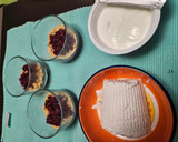Foto del passaggio 4 della ricetta Dessert light allo yogurt, ricotta e more