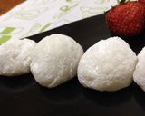 Foto langkah ke 7 dari resep Strawberry Mochi.