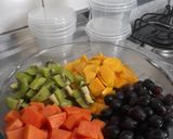 Foto do passo 1 de Frutas no potinho