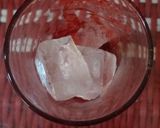 Foto langkah ke 3 dari resep Korean Strawberry Milk.