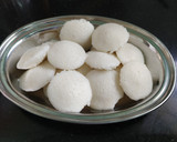 பொடி (மினி) இட்லி, சாம்பார் இட்லி ரெசிபி ஸ்டேப் 1 புகைப்படம்